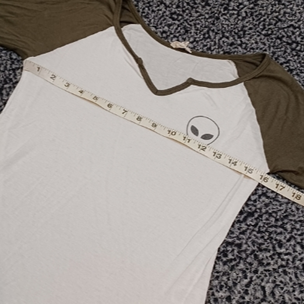 Trillium Alien Raglan Shirt - Picture 4 of 9